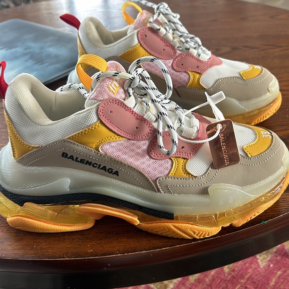 Women’s sneakers - Picture 2 of 2